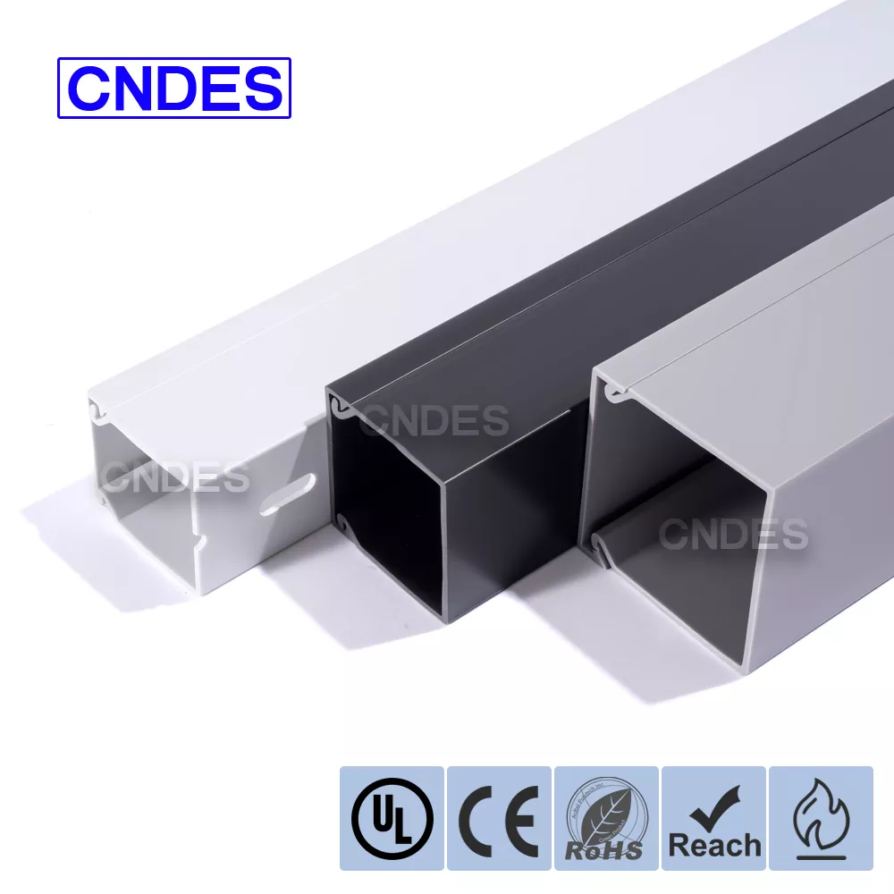 Um duto de cabos totalmente fechado é a melhor solução para fiação industrial segura e organizada